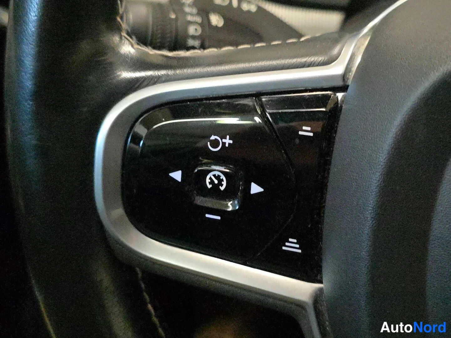 Grey Volvo V90 2020, detail, photo 20
