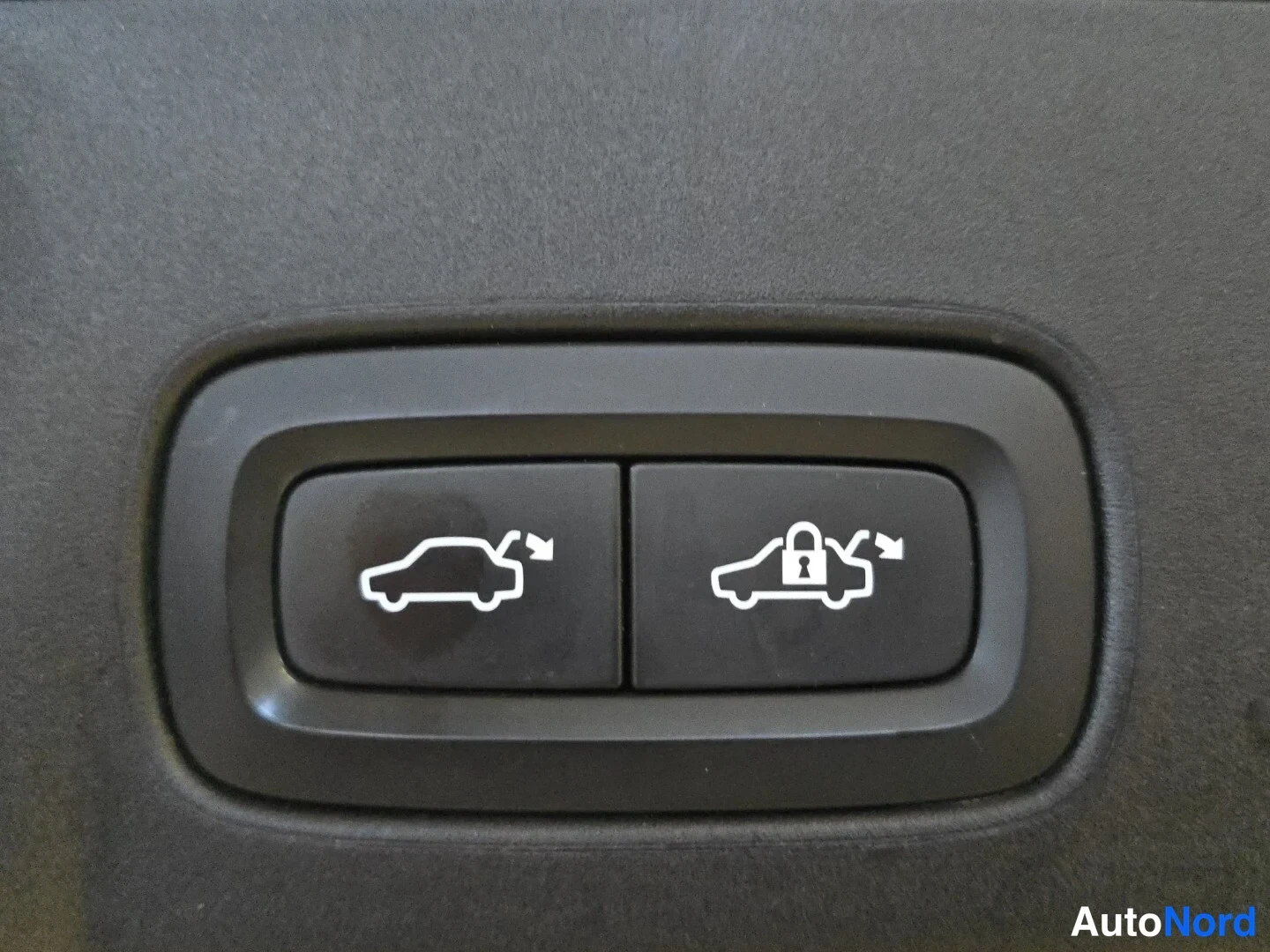 Grey Volvo V90 2020, detail, photo 27
