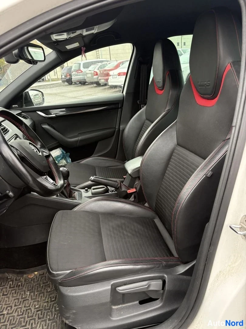 Vit Skoda Octavia 2014, framsäten, bild 7