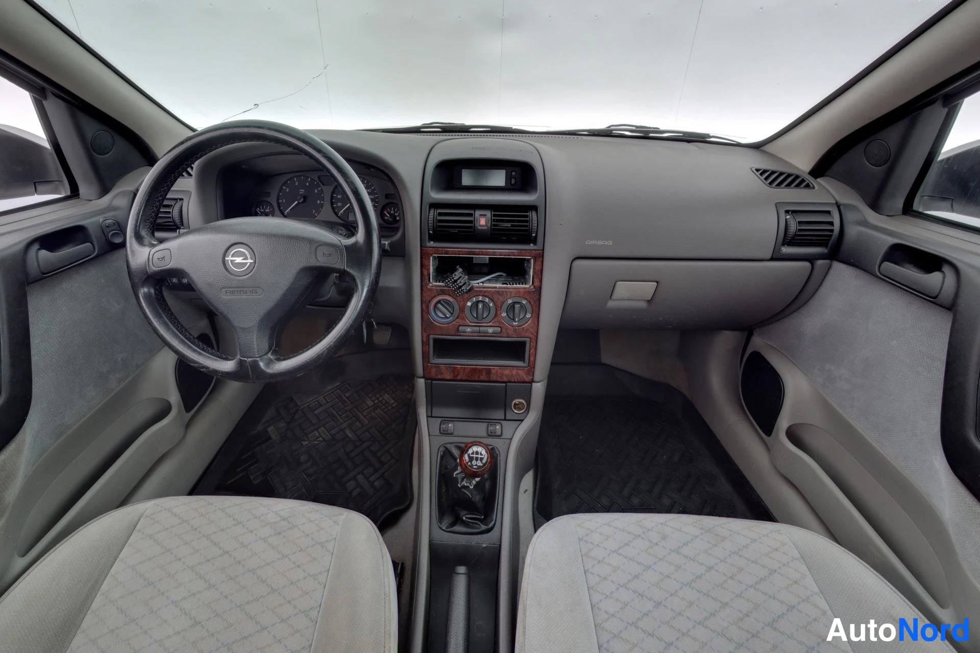 Grå Opel Astra 1998, förarplats, bild 8