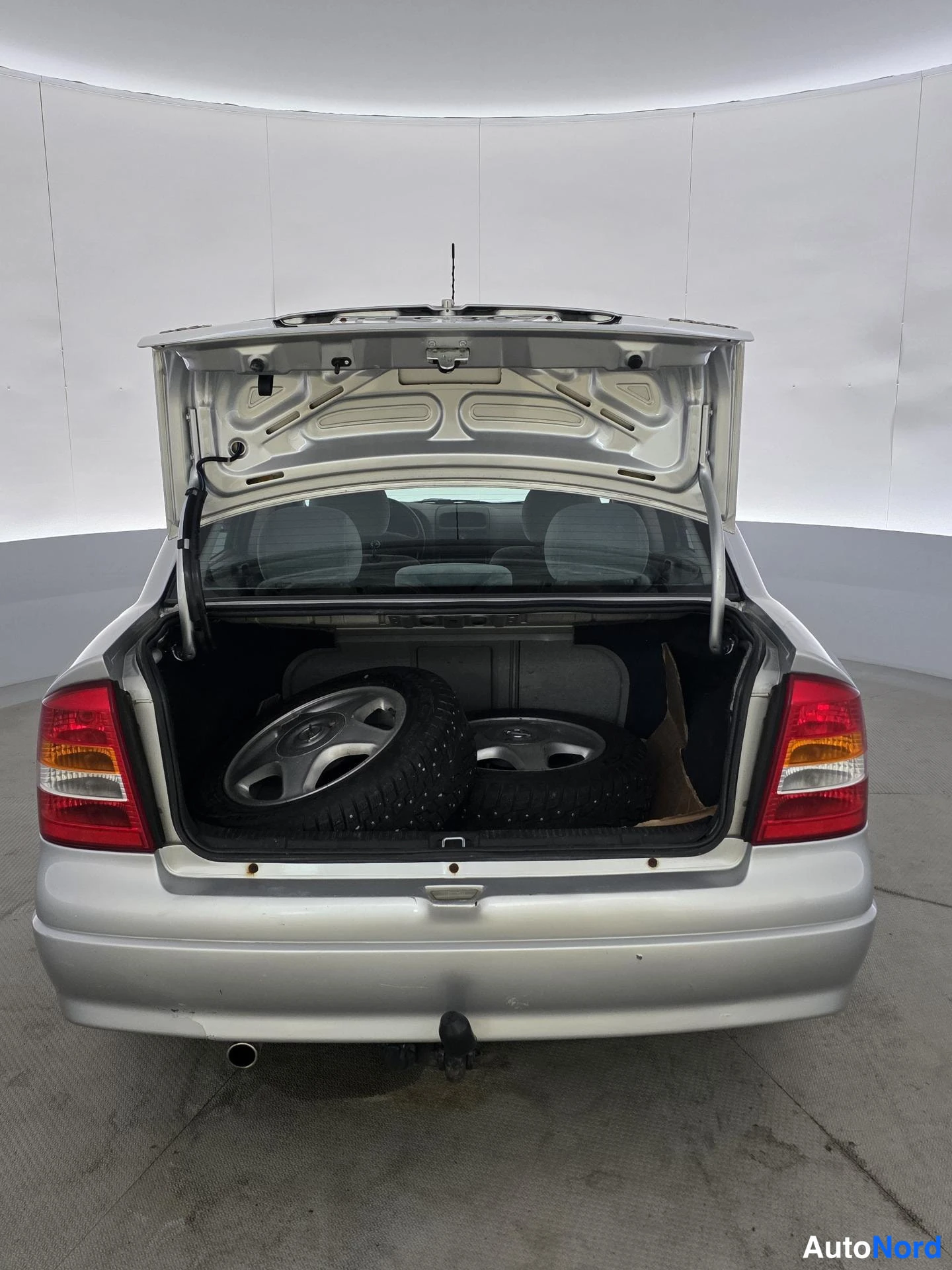 Grå Opel Astra 1998, bagageutrymme, bild 15