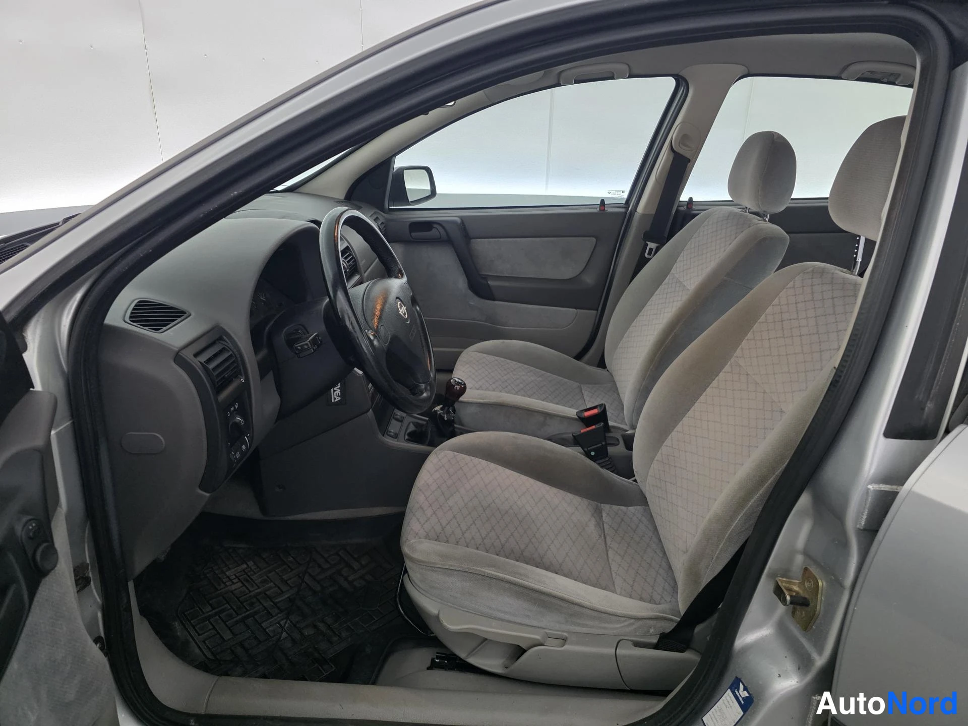 Grå Opel Astra 1998, framsäten, bild 10