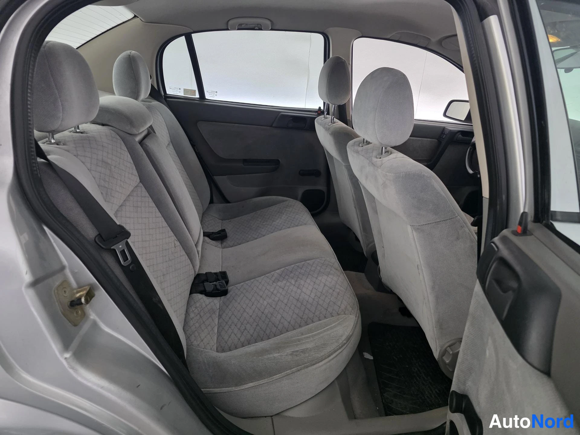 Grå Opel Astra 1998, baksäten, bild 13