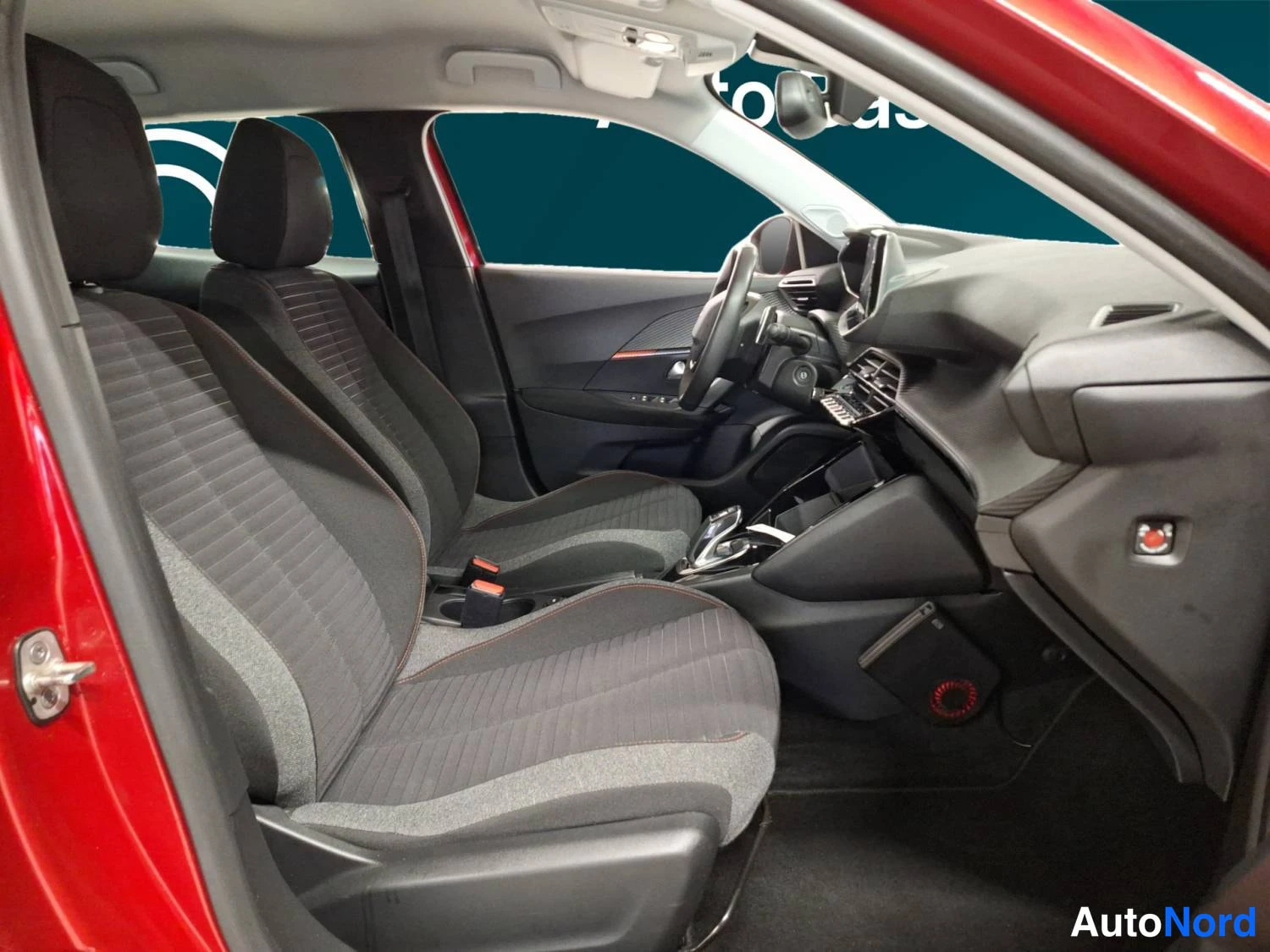 Punainen Peugeot 2008 2021, ohjaamo, kuva 14