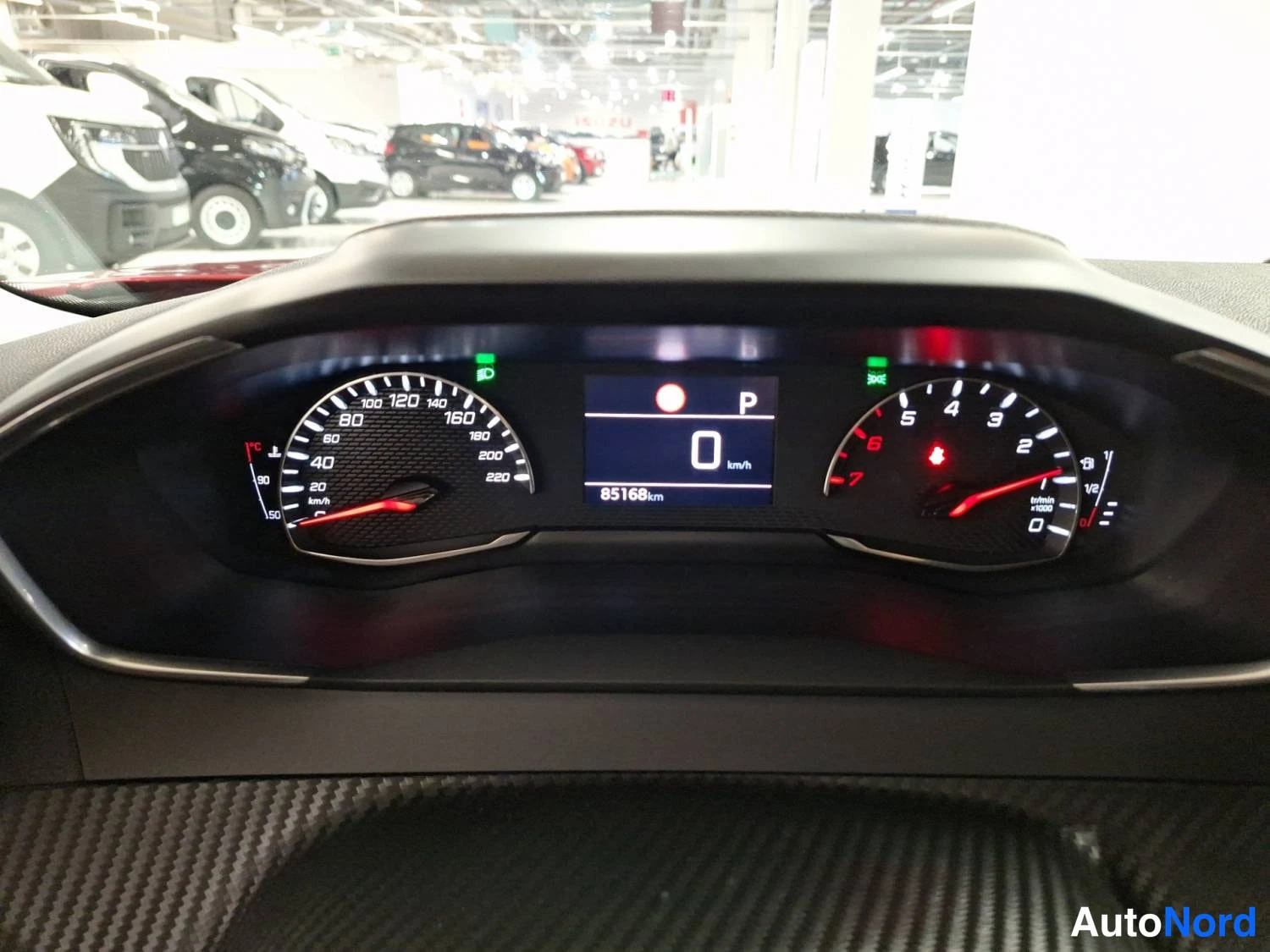 Punainen Peugeot 2008 2021, yksityiskohta, kuva 20