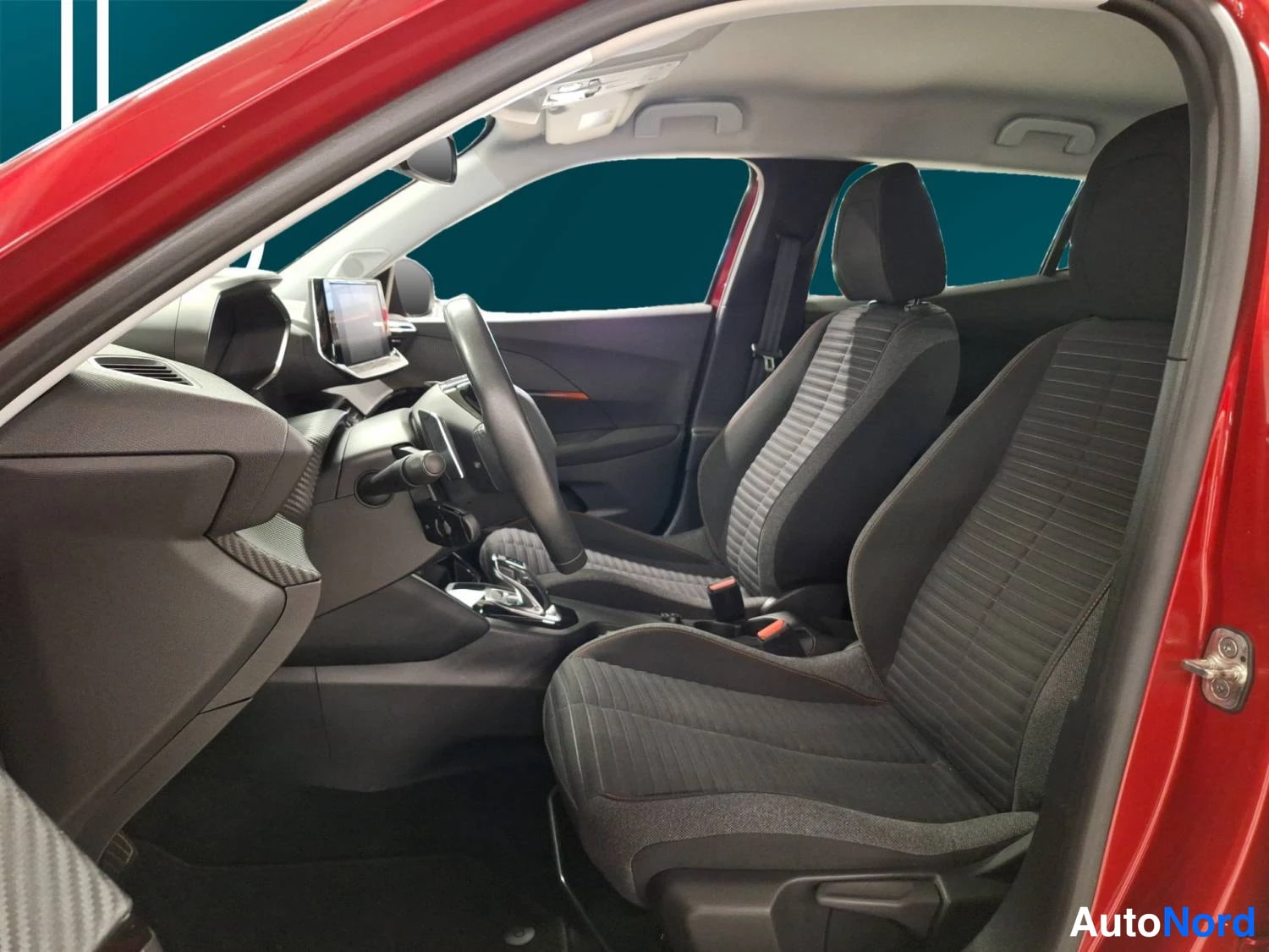 Punainen Peugeot 2008 2021, ohjaamo, kuva 10