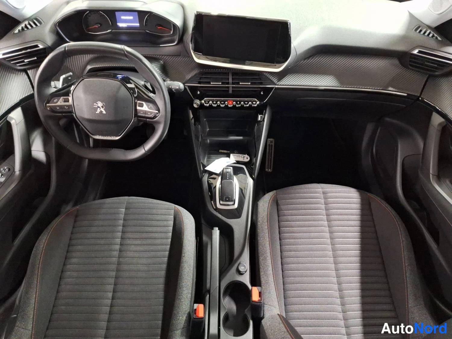 Punainen Peugeot 2008 2021, ohjaamo, kuva 11