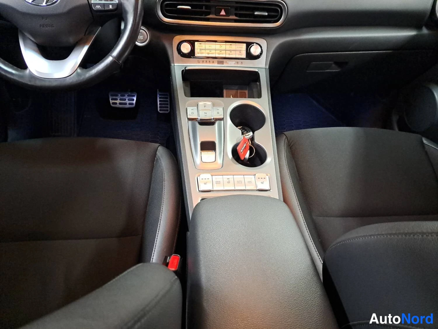 Musta Hyundai Kona electric 2021, ohjaamo, kuva 10