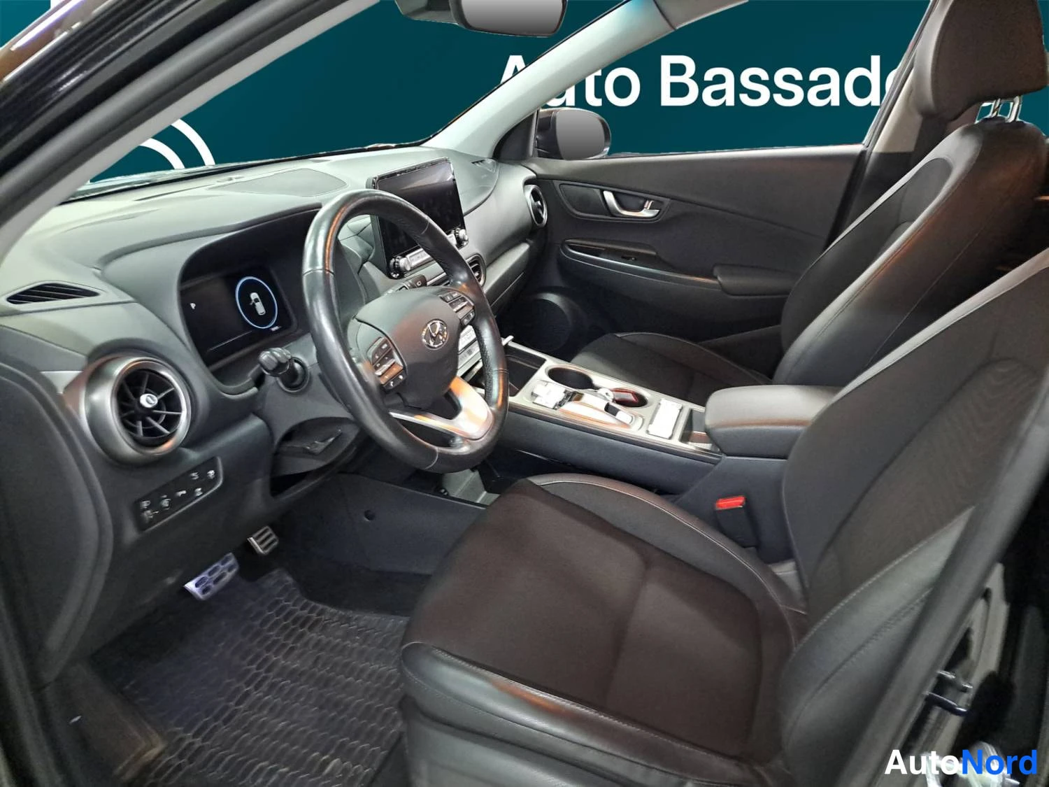 Musta Hyundai Kona electric 2021, ohjaamo, kuva 9