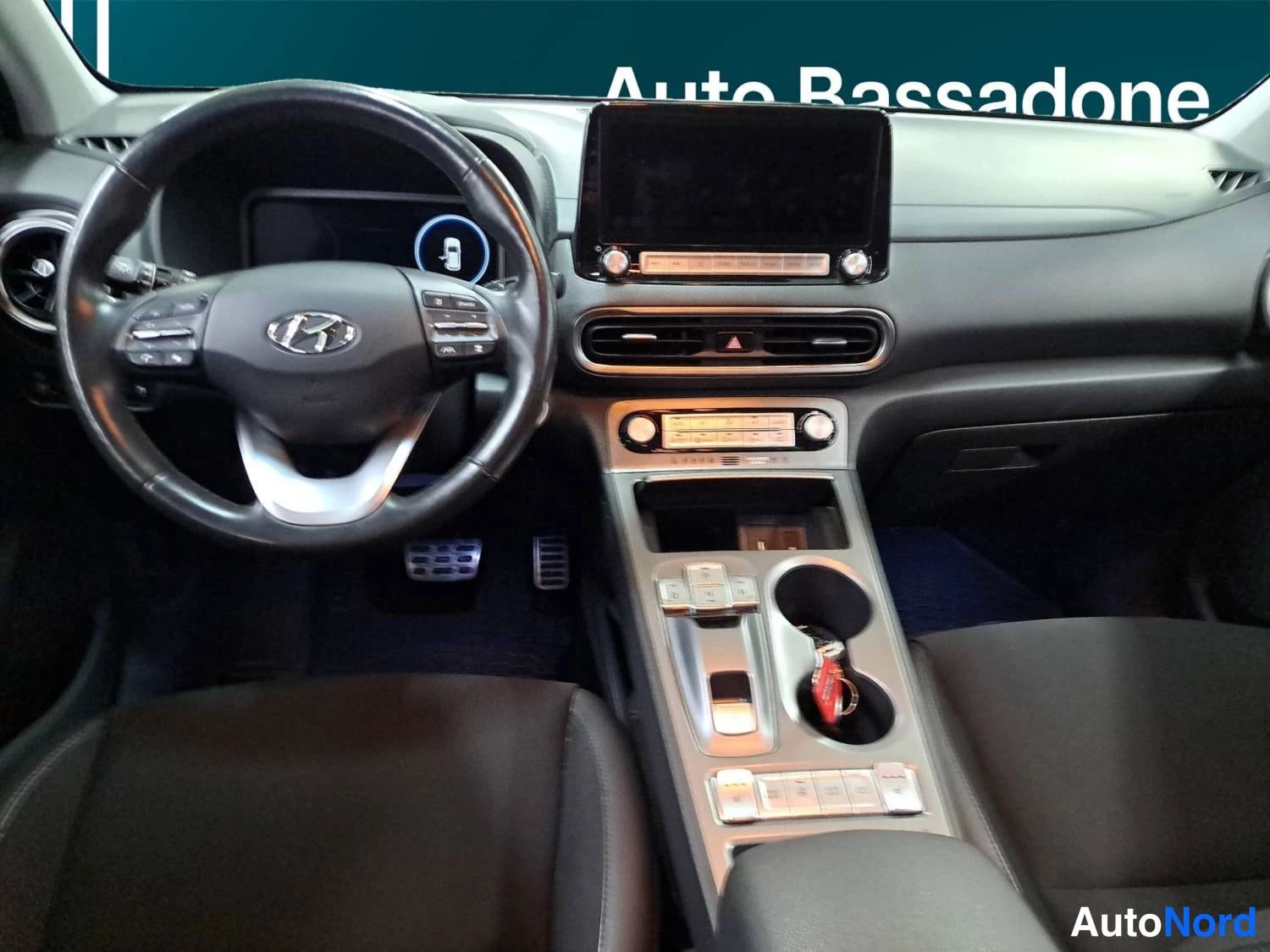 Musta Hyundai Kona electric 2021, ohjaamo, kuva 11