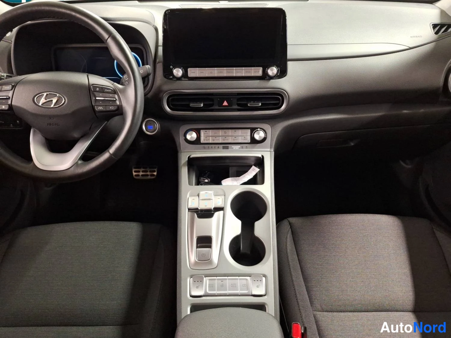 Harmaa Hyundai Kona Electric 2023, ohjaamo, kuva 9