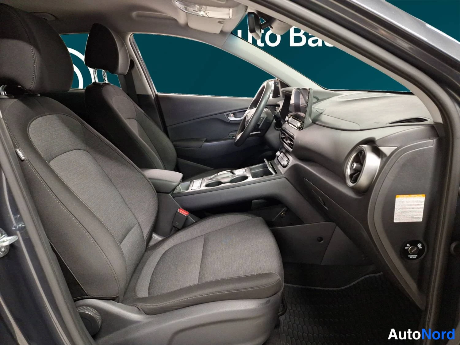 Harmaa Hyundai Kona Electric 2023, ohjaamo, kuva 13