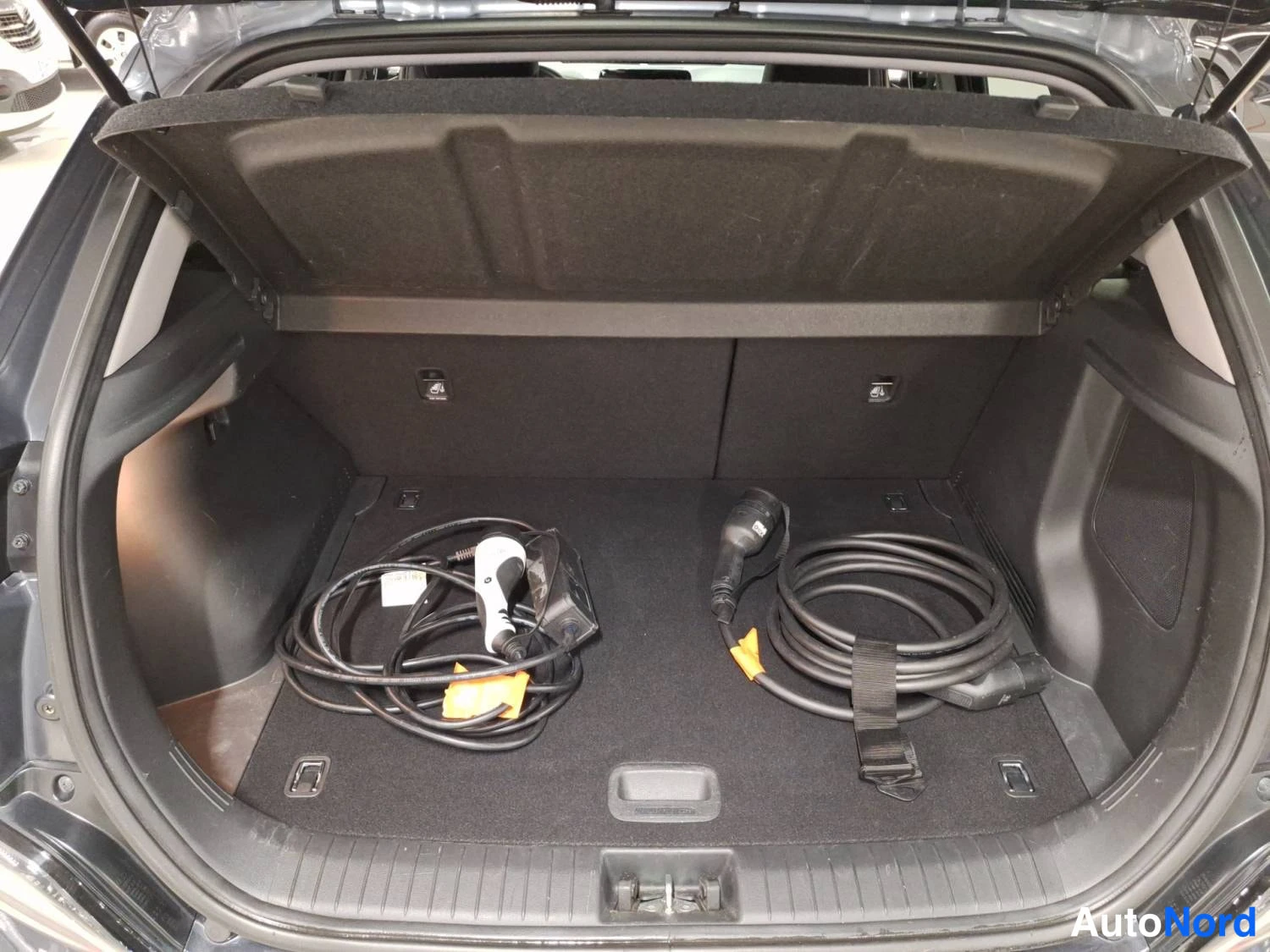 Harmaa Hyundai Kona Electric 2023, tavaratila, kuva 16