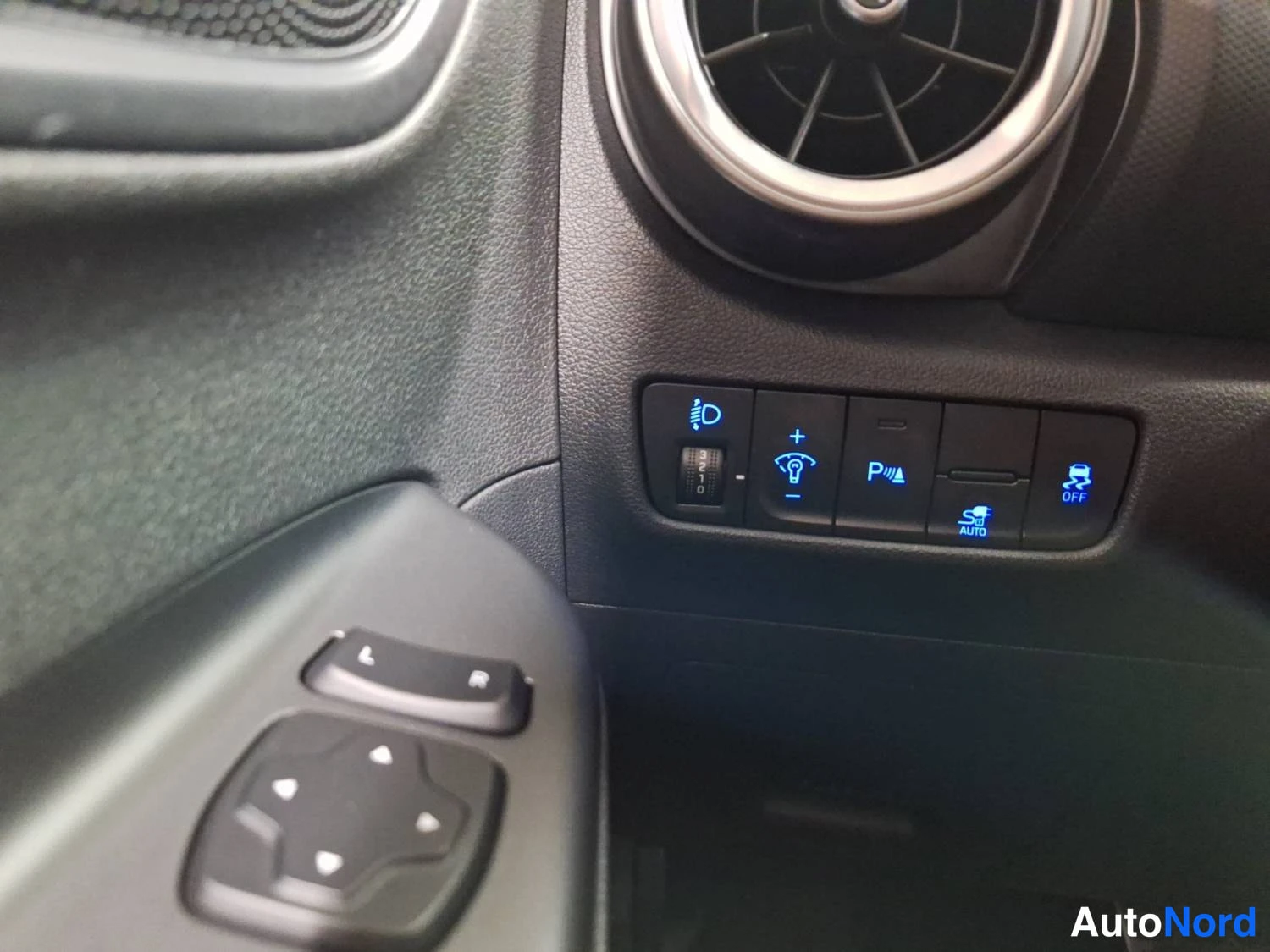 Harmaa Hyundai Kona Electric 2023, yksityiskohta, kuva 21