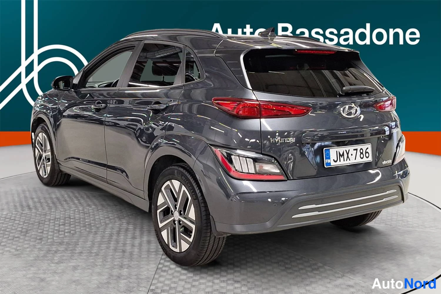 Harmaa Hyundai Kona Electric 2023, takaviisto, kuva 6