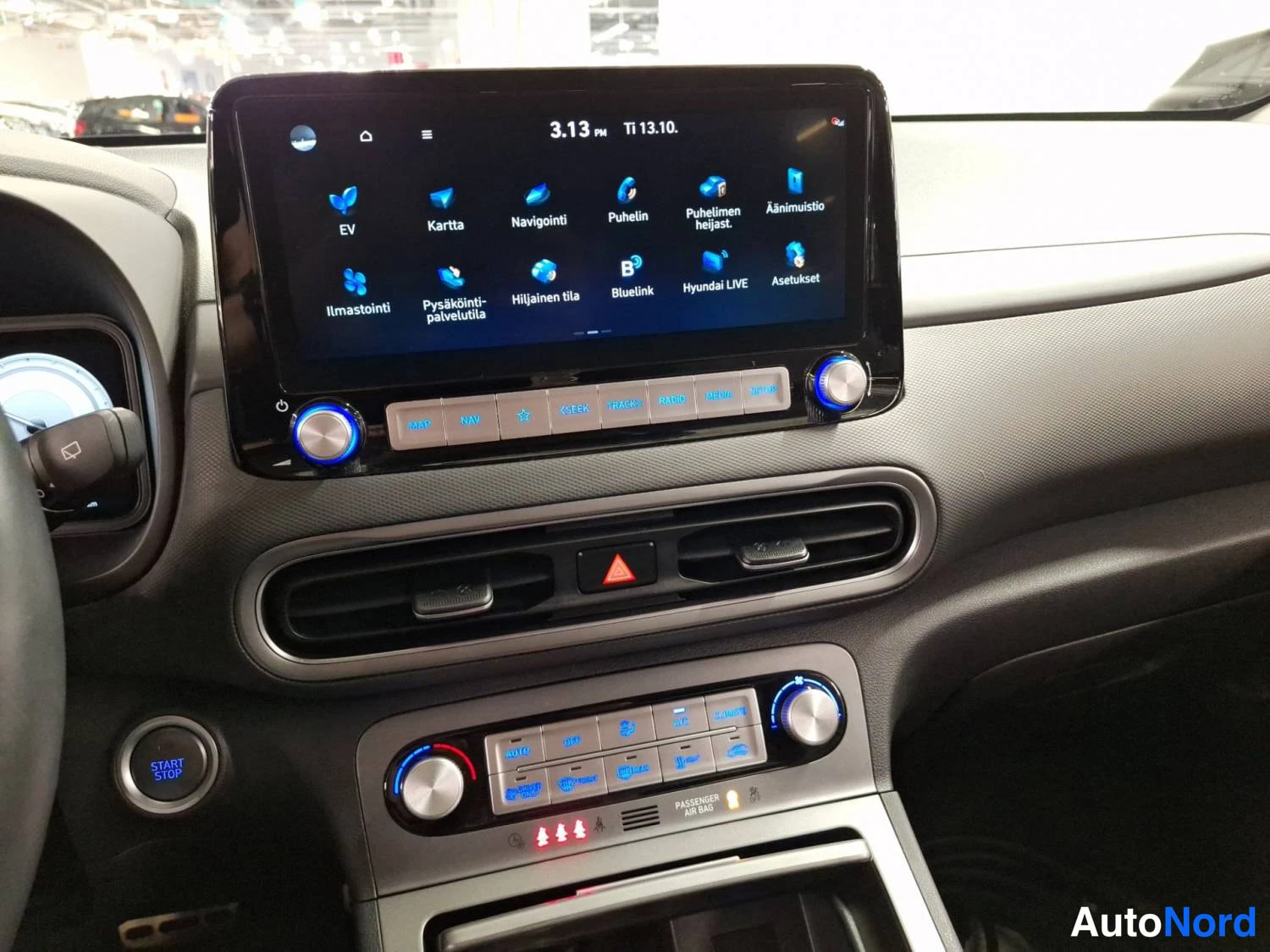 Harmaa Hyundai Kona Electric 2023, ohjaamo, kuva 10