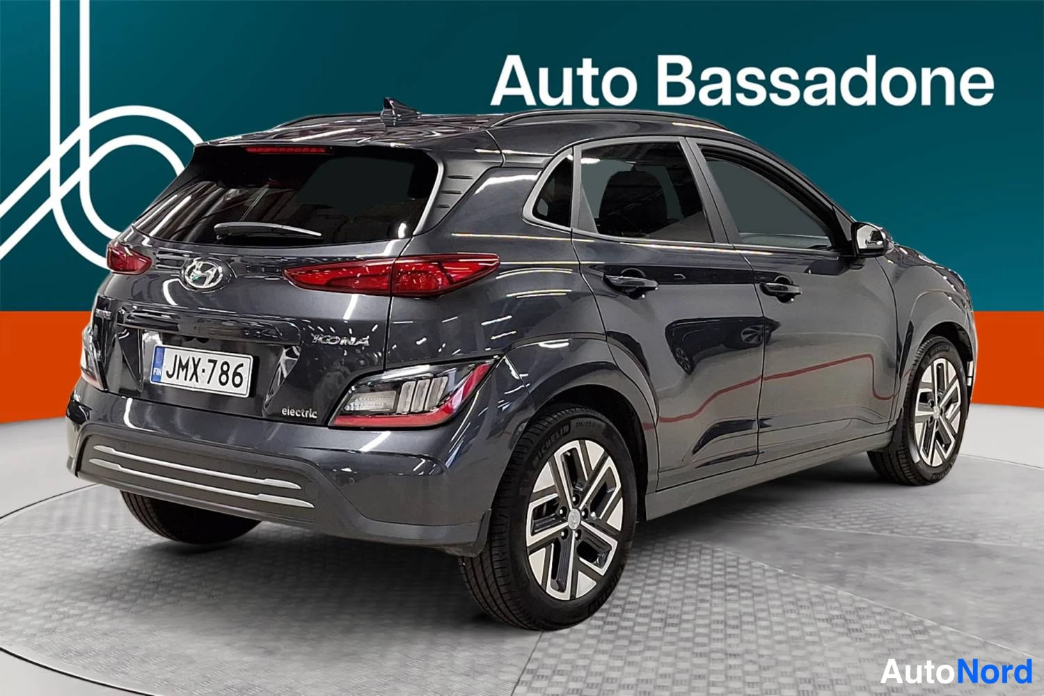 Harmaa Hyundai Kona Electric 2023, takaviisto, kuva 7