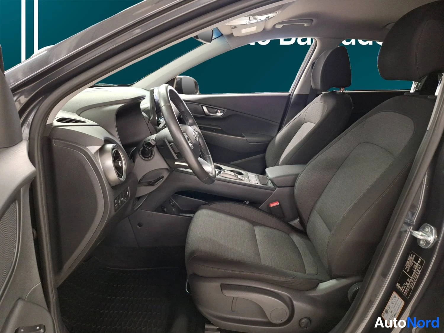 Harmaa Hyundai Kona Electric 2023, ohjaamo, kuva 11