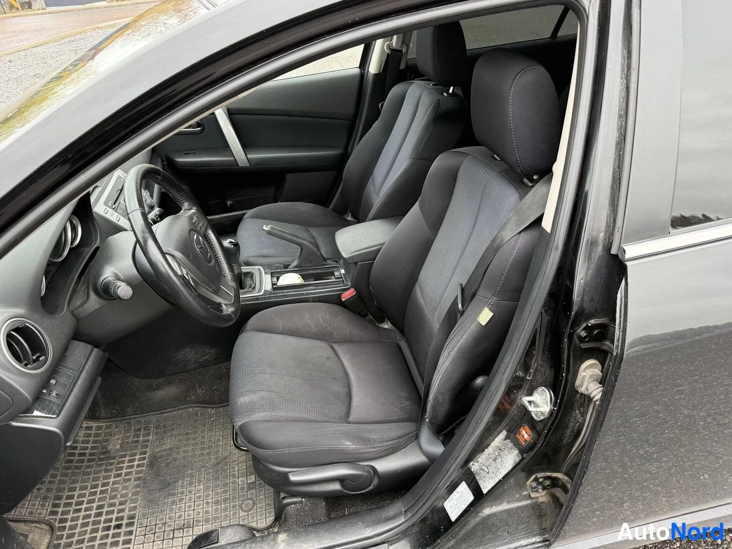 Musta Mazda 6 2009, etuistuimet, kuva 7