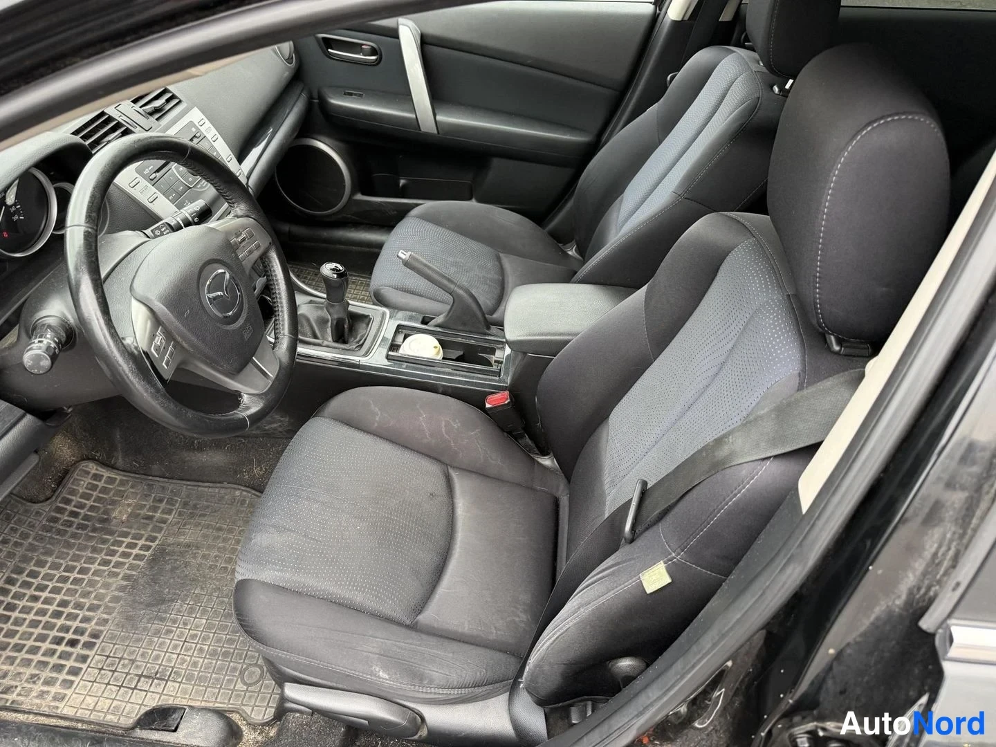 Musta Mazda 6 2009, etuistuimet, kuva 8
