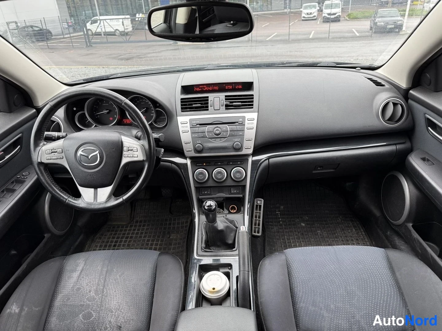 Musta Mazda 6 2009, ohjaamo, kuva 5