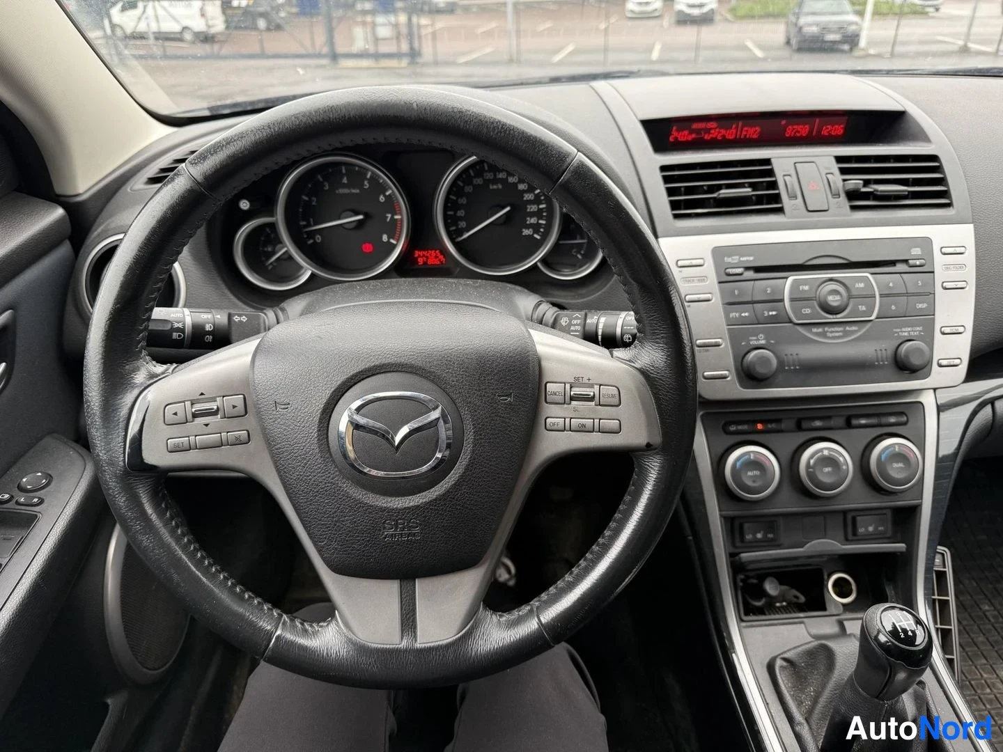 Musta Mazda 6 2009, ohjaamo, kuva 6