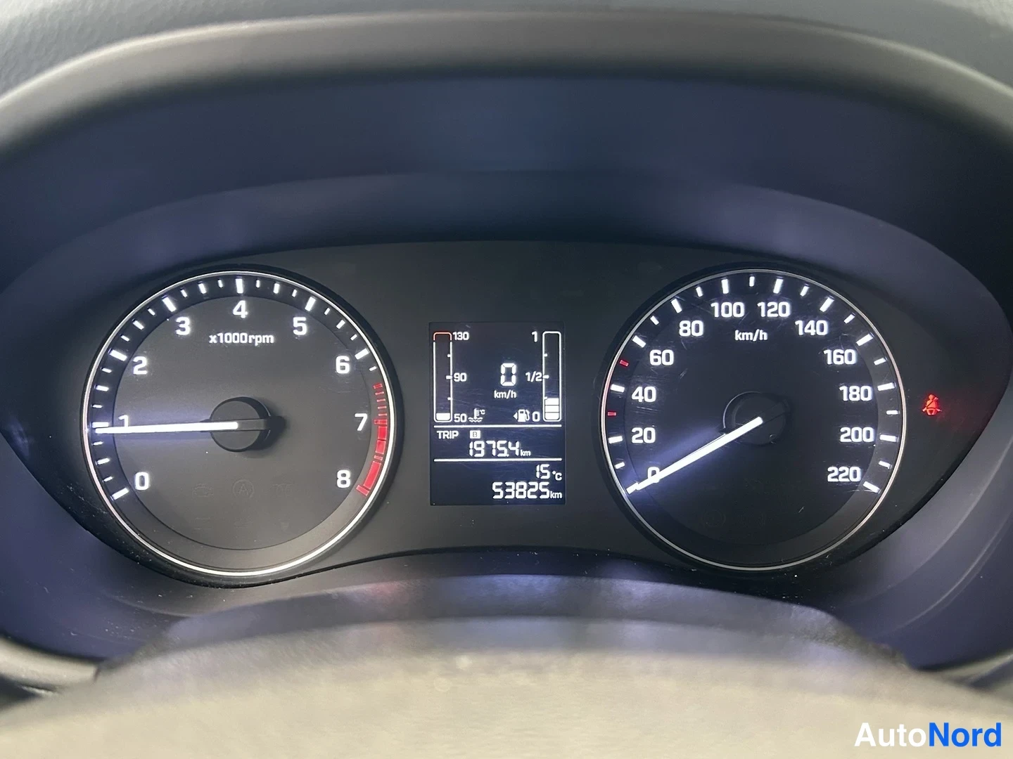 Valkoinen Hyundai i20 2016, yksityiskohta, kuva 15