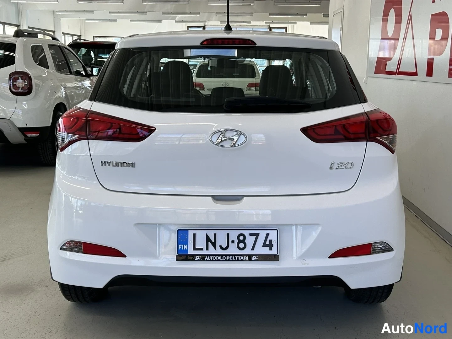 Valkoinen Hyundai i20 2016, takaa, kuva 8
