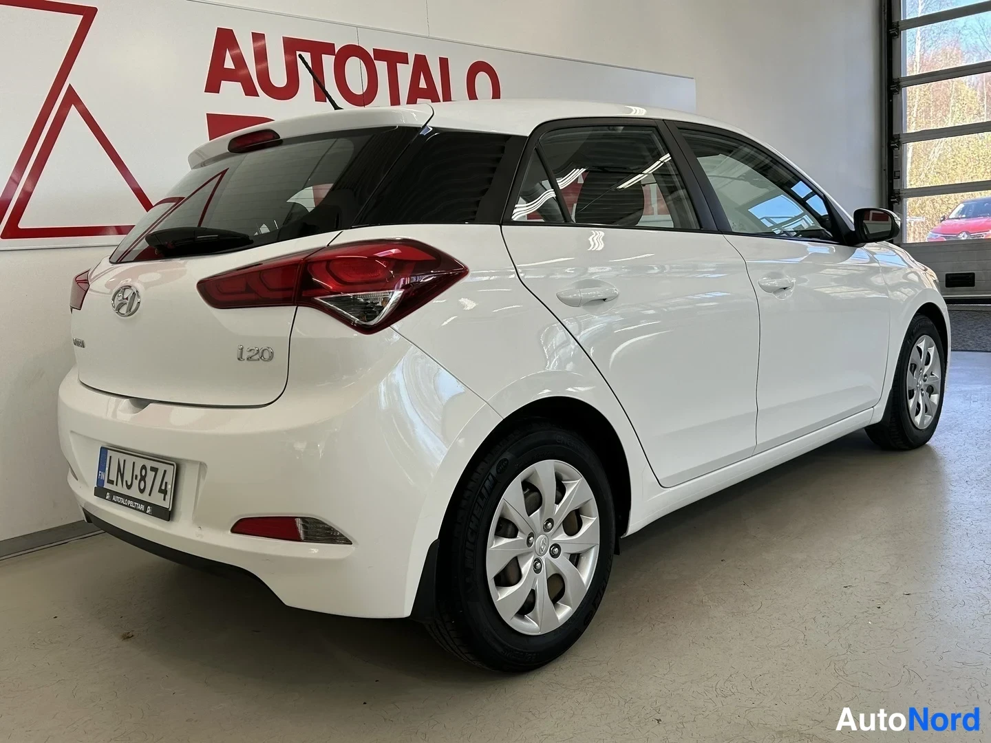 Valkoinen Hyundai i20 2016, takaviisto, kuva 7