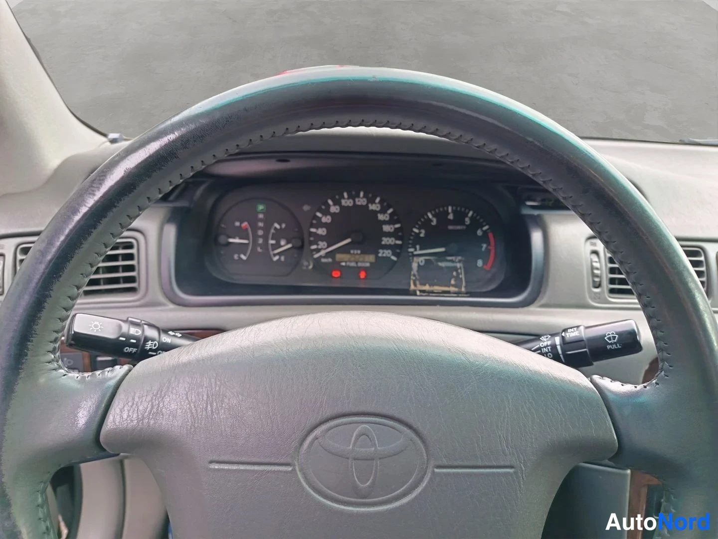 Harmaa Toyota Camry 2001, yksityiskohta, kuva 19