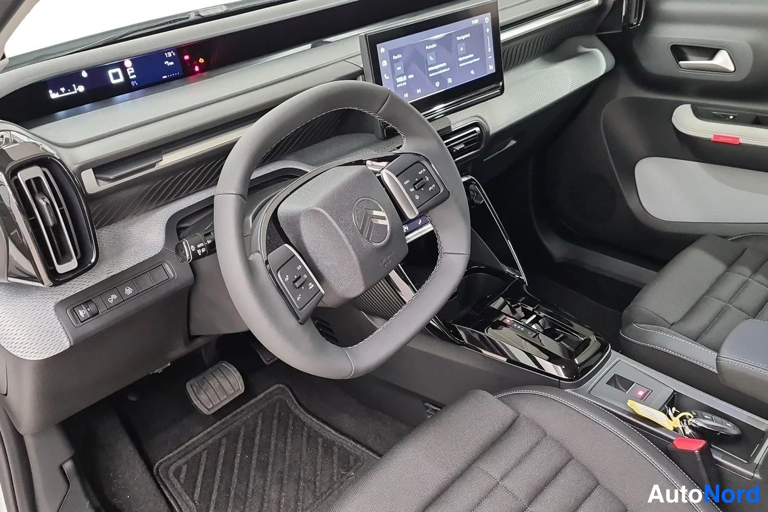 Valkoinen Citroen C3 Aircross 2026, ohjaamo, kuva 7