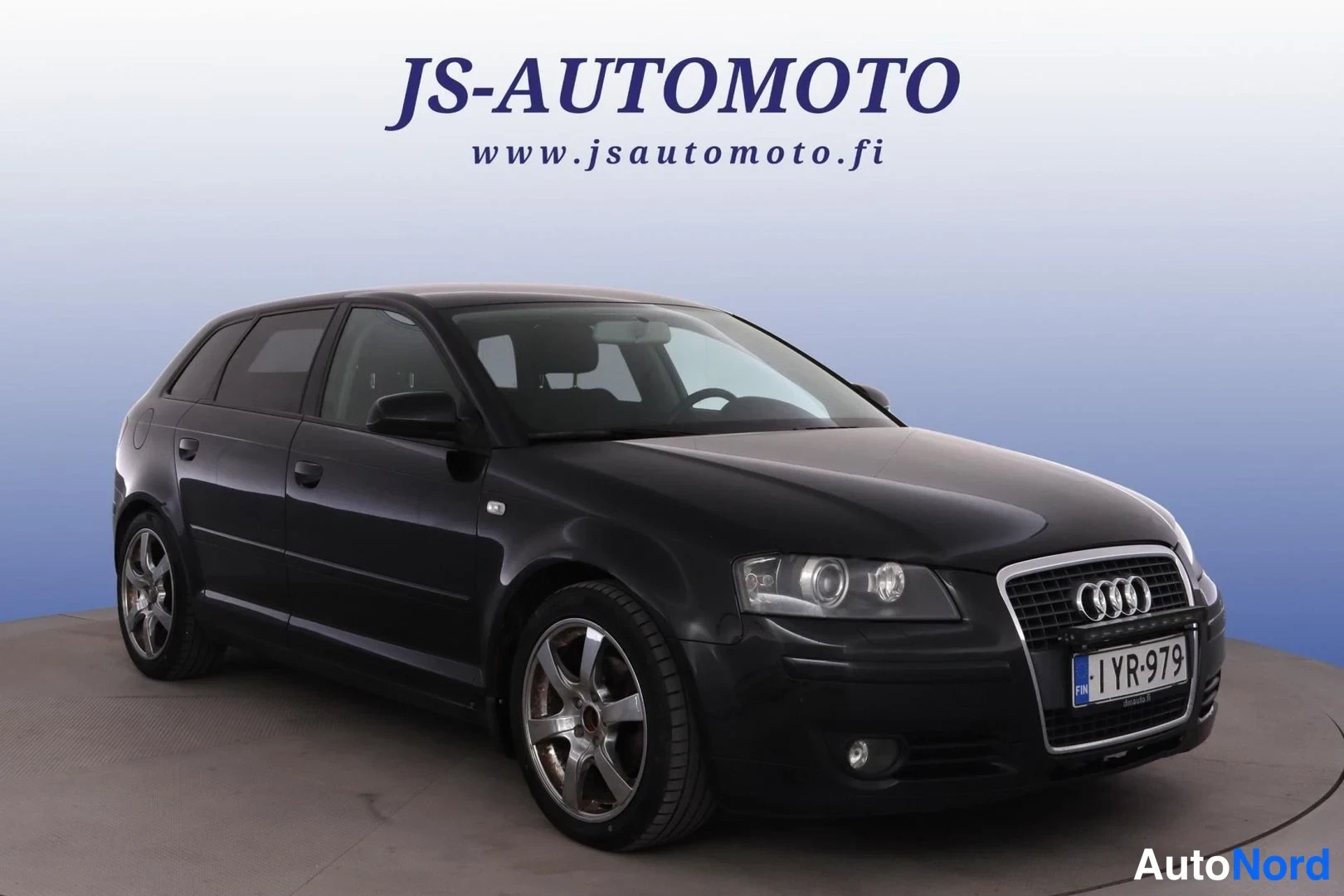 Svart Audi A3 Sportback 2008, snett framifrån, fronten åt höger, bild 3