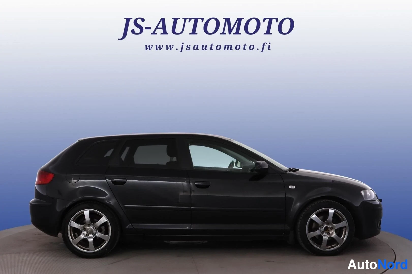 Svart Audi A3 Sportback 2008, från sidan, bild 4