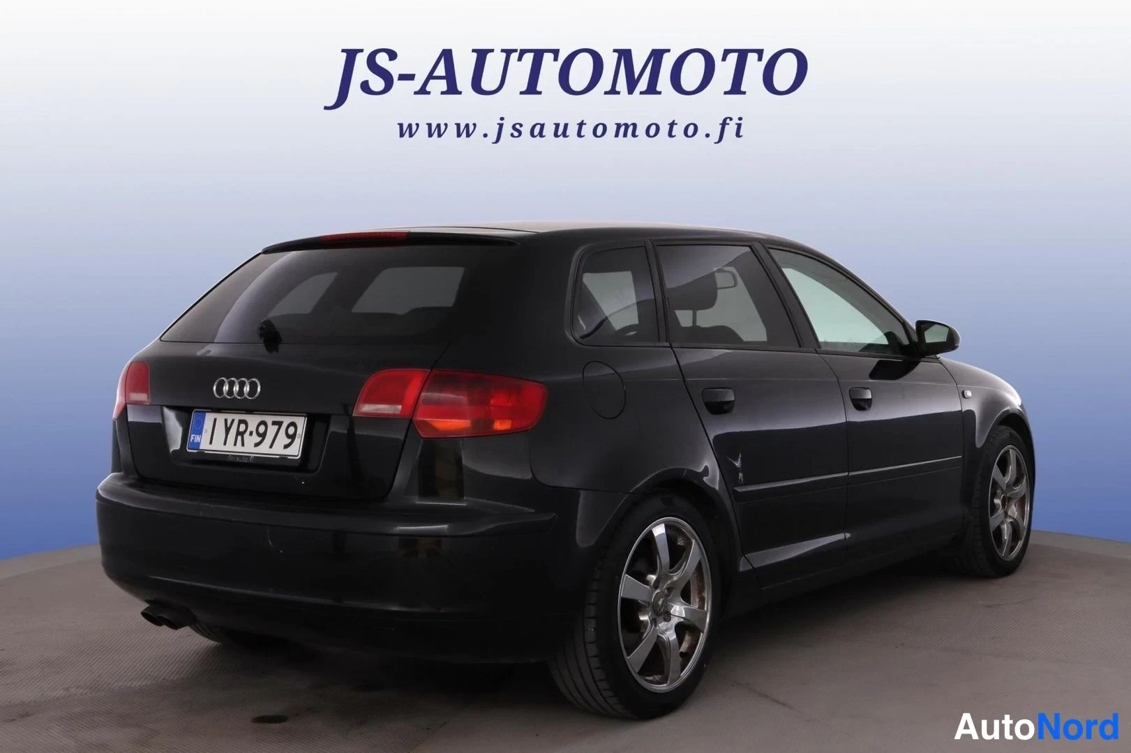 Svart Audi A3 Sportback 2008, snett bakifrån, bild 5