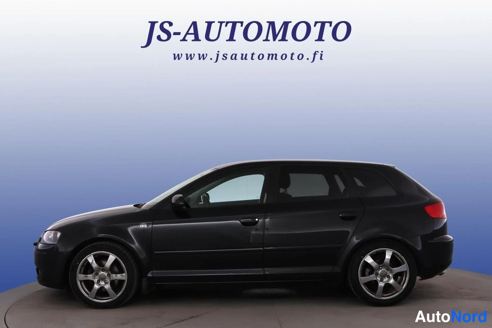 Svart Audi A3 Sportback 2008, snett framifrån, fronten åt vänster, bild 2