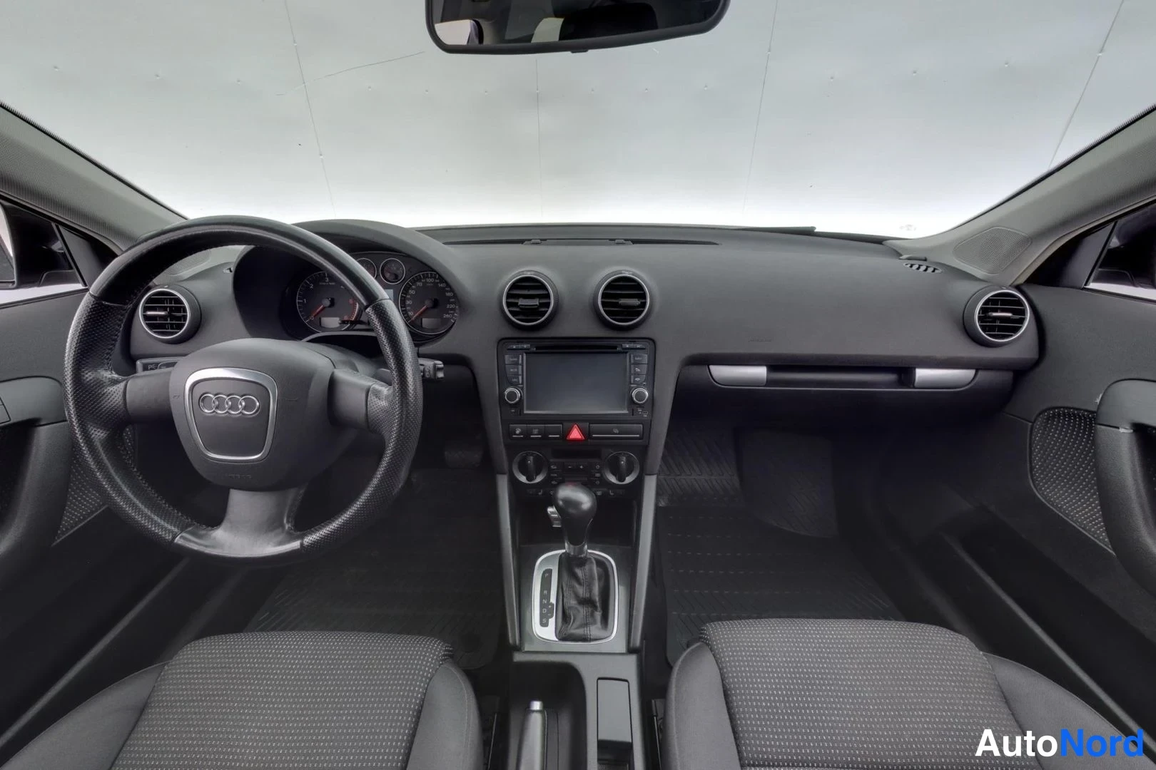 Svart Audi A3 Sportback 2008, förarplats, bild 7