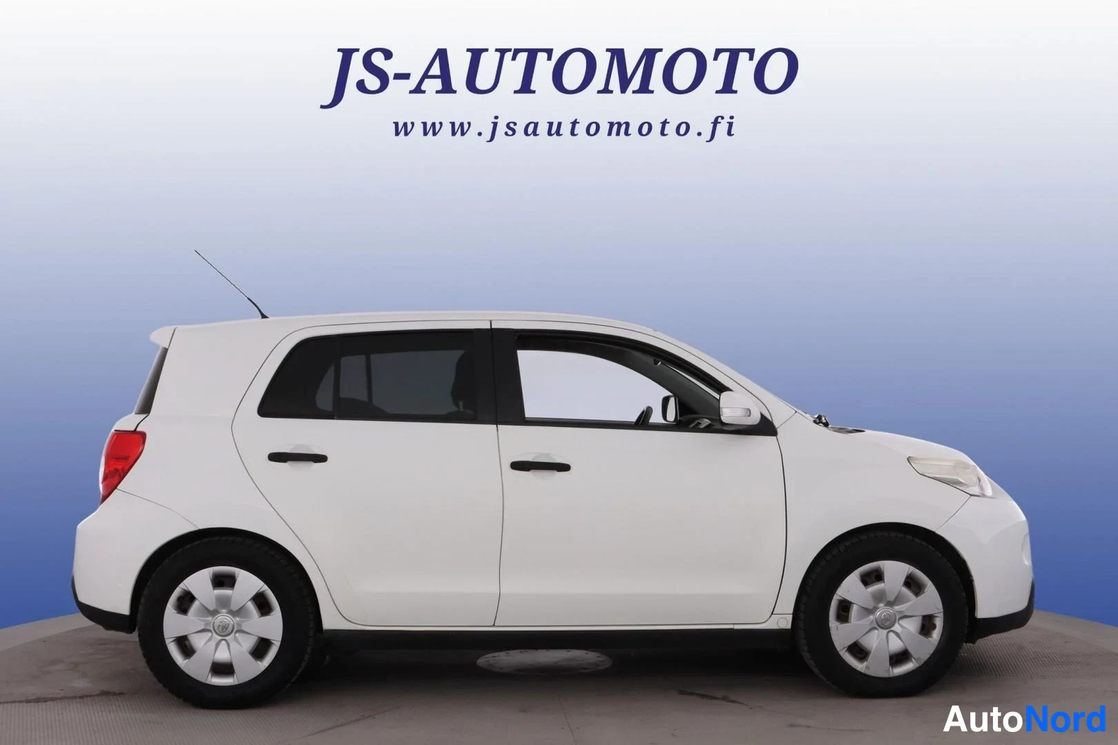 Valkoinen Toyota Urban Cruiser 2010, etuviisto, keula oikealle, kuva 3