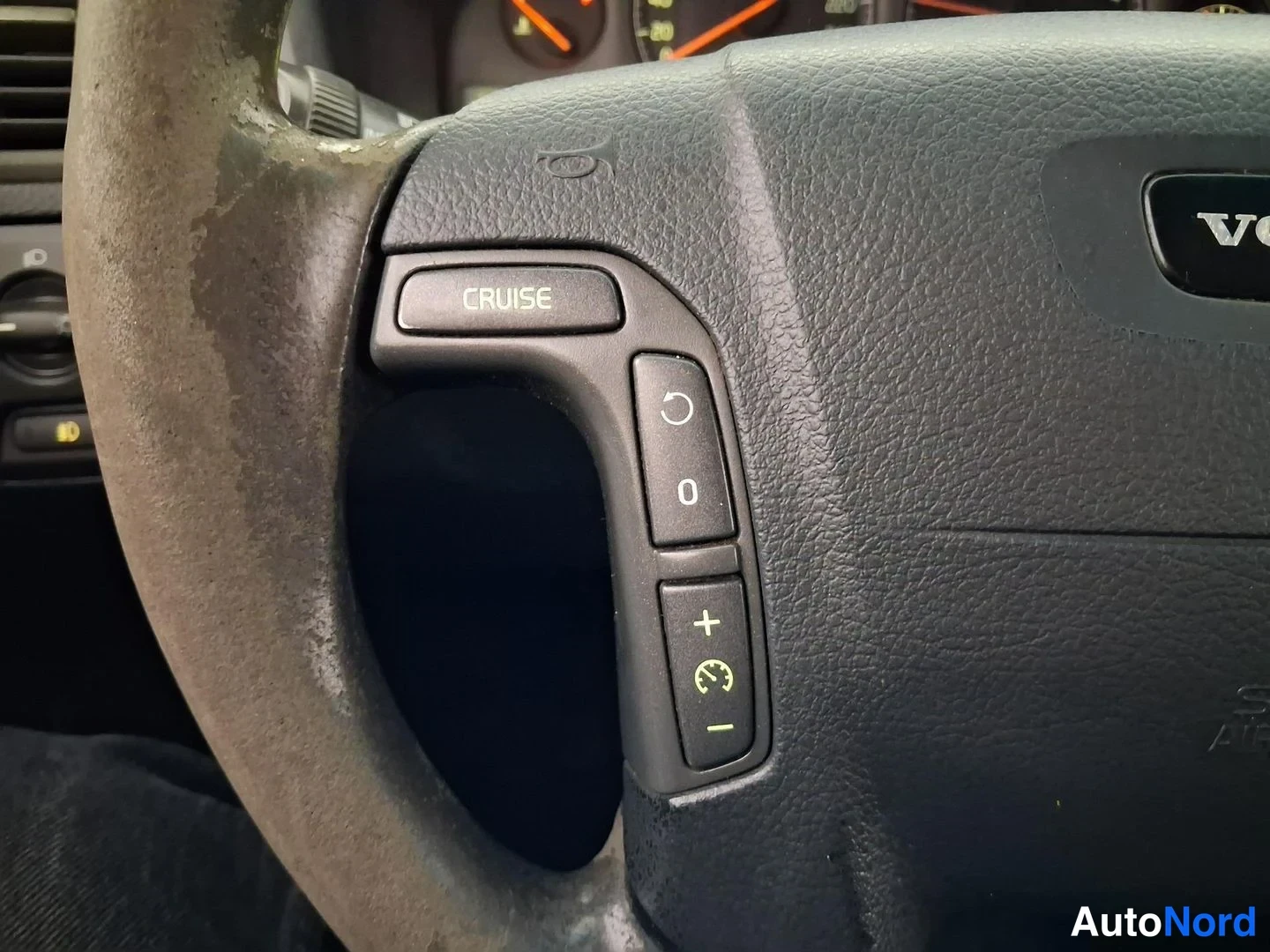 Punainen Volvo V70 2002, yksityiskohta, kuva 19