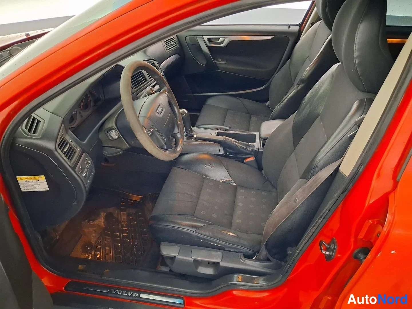Punainen Volvo V70 2002, ohjaamo, kuva 8