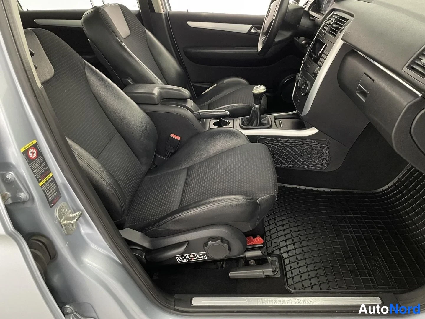 Sininen Mercedes-Benz B 200 2005, etuistuimet, kuva 10