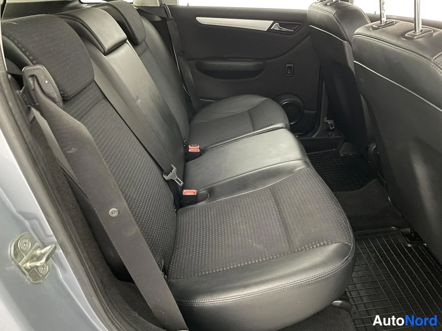 Sininen Mercedes-Benz B 200 2005, takaistuimet, kuva 12