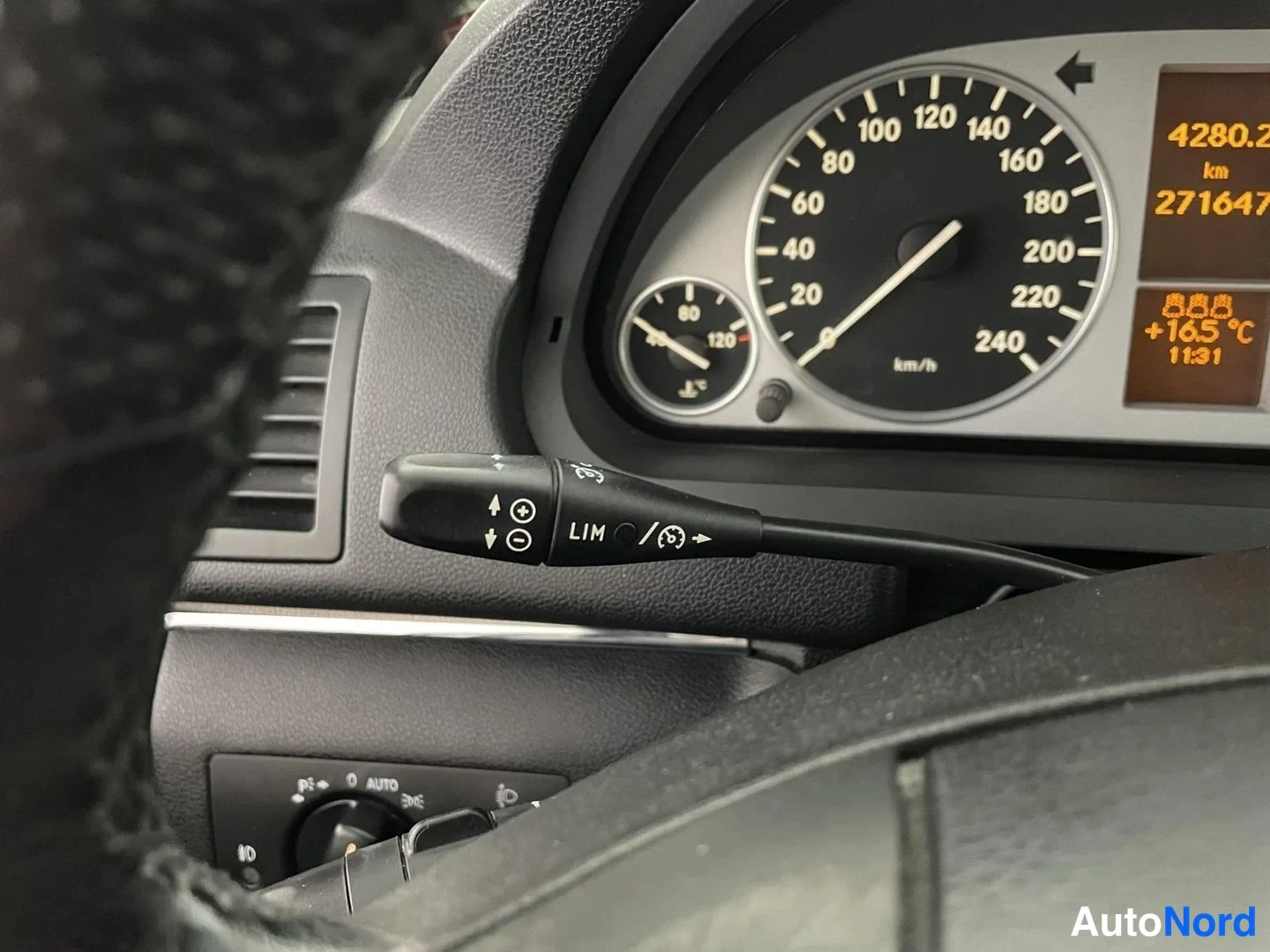 Sininen Mercedes-Benz B 200 2005, yksityiskohta, kuva 16