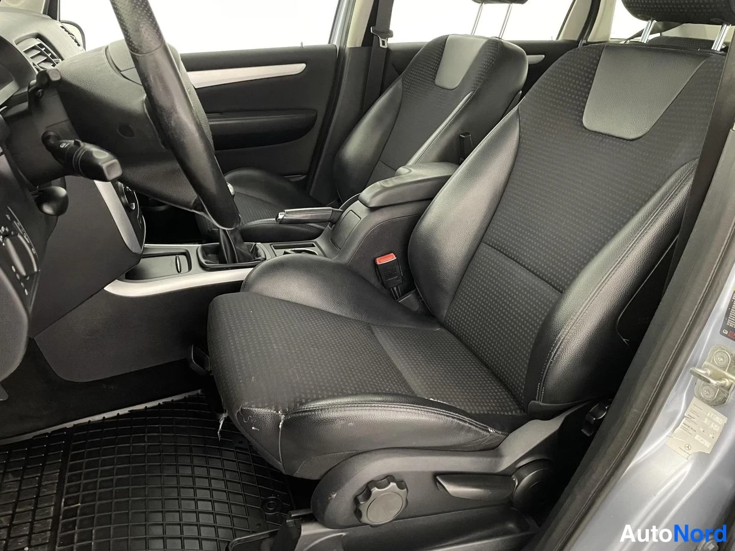 Sininen Mercedes-Benz B 200 2005, etuistuimet, kuva 9