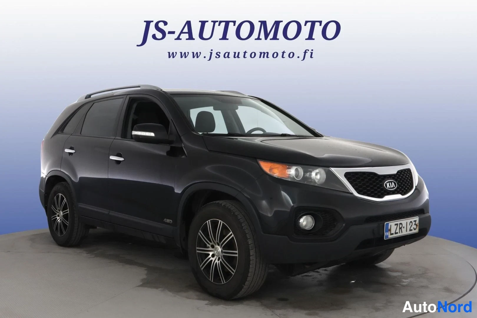 Musta Kia Sorento 2010, etuviisto, keula oikealle, kuva 2
