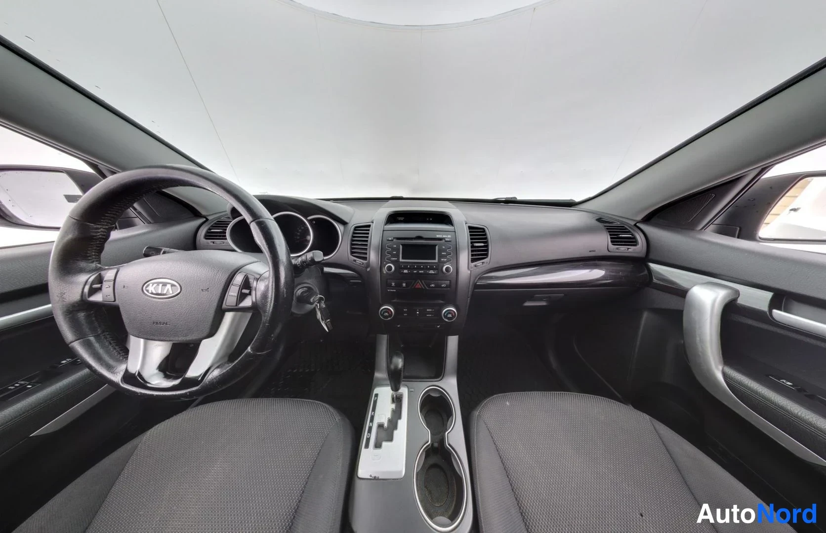 Musta Kia Sorento 2010, ohjaamo, kuva 7