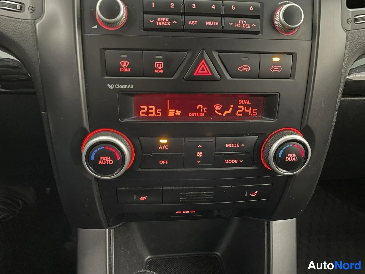 Musta Kia Sorento 2010, yksityiskohta, kuva 17