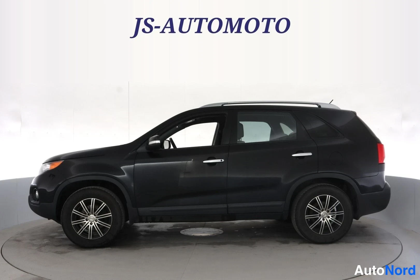 Musta Kia Sorento 2010, sivulta, kuva 4