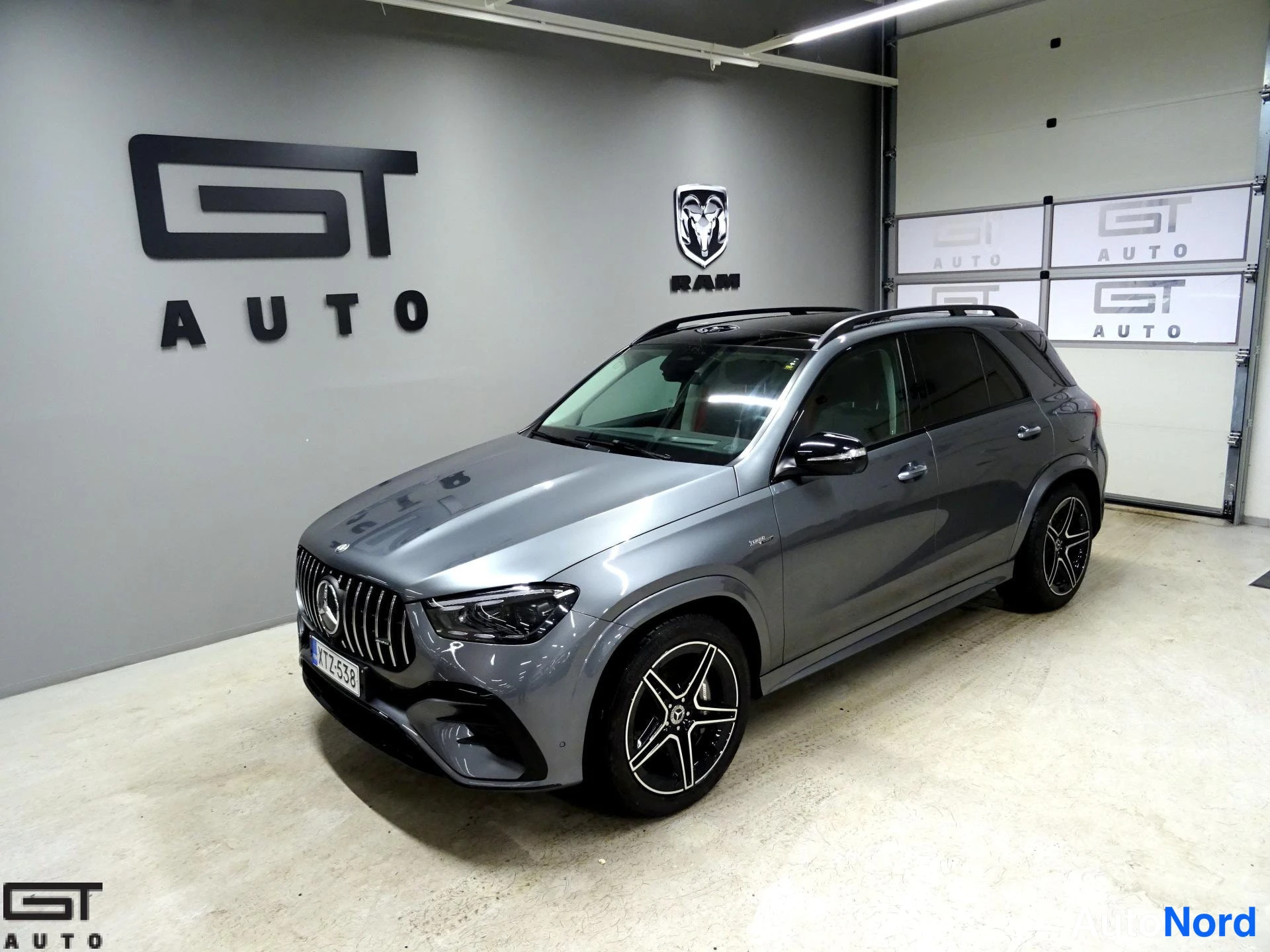 Grey Mercedes-Benz GLE 53 2024, front three-quarter, nose to the left, photo 3