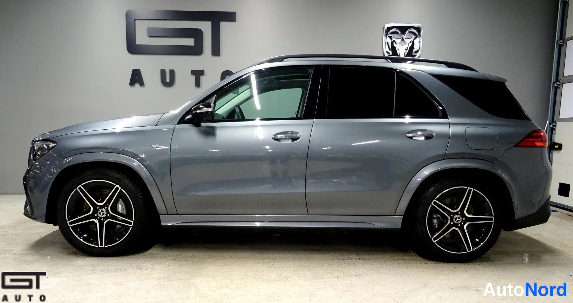 Grey Mercedes-Benz GLE 53 2024, front three-quarter, nose to the left, photo 4