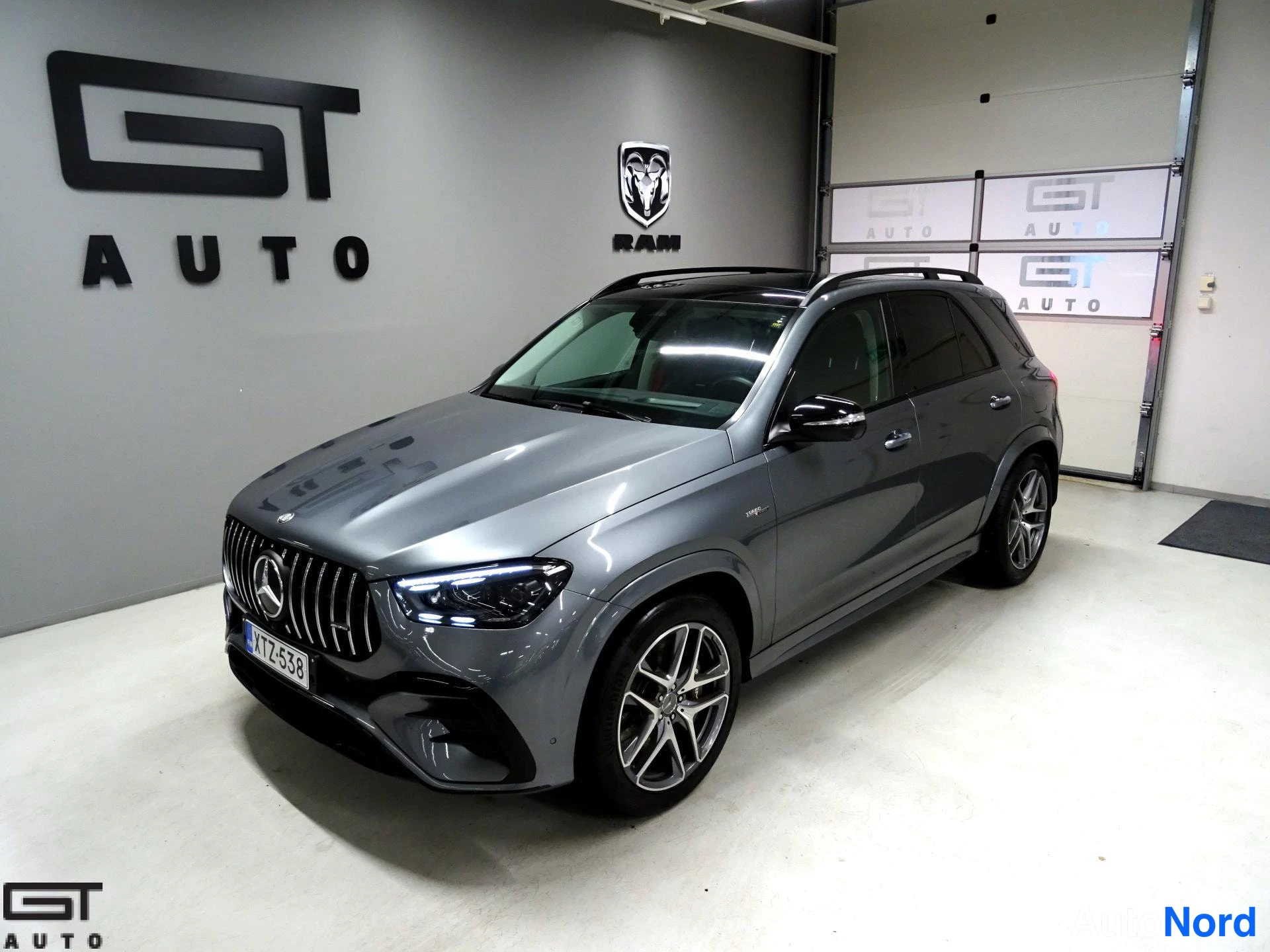 Grey Mercedes-Benz GLE 53 2024, front three-quarter, nose to the left, photo 6
